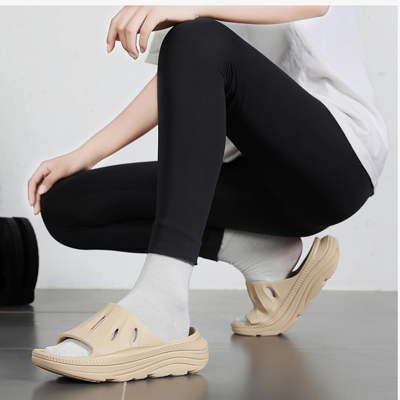 🆕 Recovery Slides / Sandals Size 10 Women / 8 Men’s in Beige Comfy - Picture 2 of 15